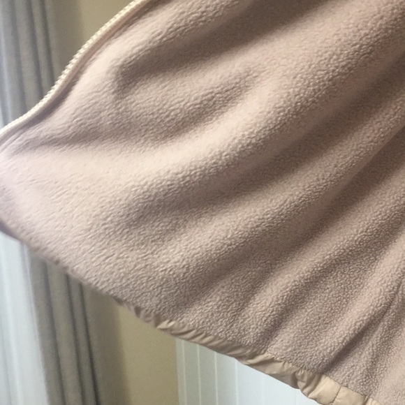 Ladies Old Navy puffy vest - Picture 6 of 9